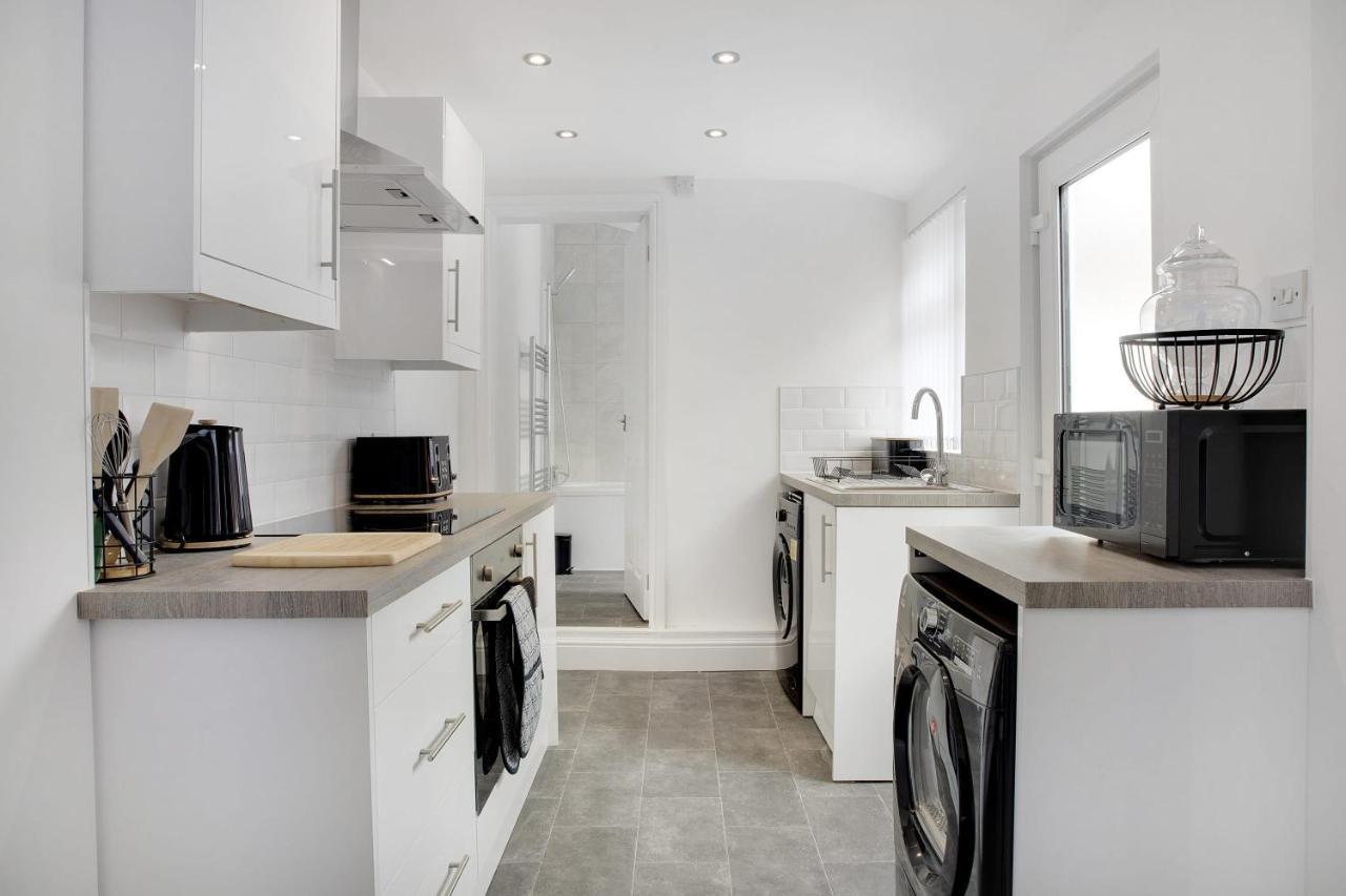 Stunning 4-Bedroom, 2 Bathrooms In Sunderland Sunderland  Kültér fotó