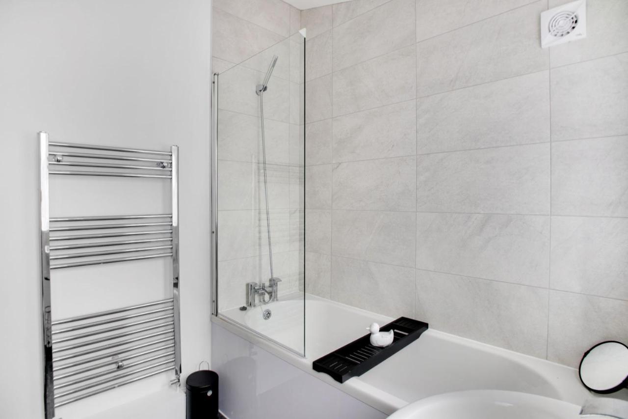 Stunning 4-Bedroom, 2 Bathrooms In Sunderland Sunderland  Kültér fotó